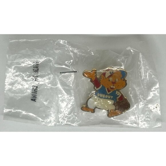Vintage Little League Pin 1985 Dugout Bear Original Baseball Softball NEW SEALED - Picture 2 of 4